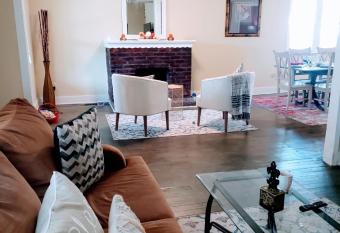 Charming 3Bd Home Near Lucas Oil- Downtown Indianapolis has Balcony rooms