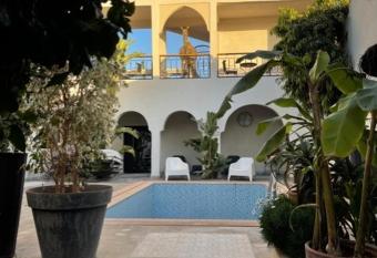 VILLA NAKHLA has rooms with a private hot tub