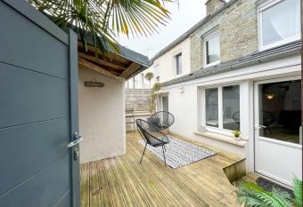 Le Palmier Cherbourgeois - Maisonnette de charme has Balcony rooms