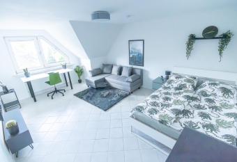 Essens Gr  ne Mitte !Zentral, Gr  n und Heimisch! Free Parking, Free Netflix allows 18 year olds to book a room