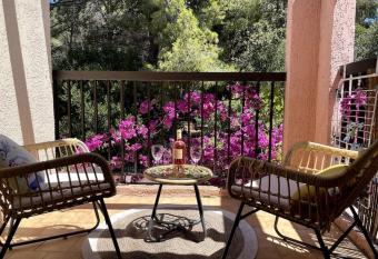 42 - Havre de paix proximit   mer, terrasse et parking allows 18 year olds to book a room