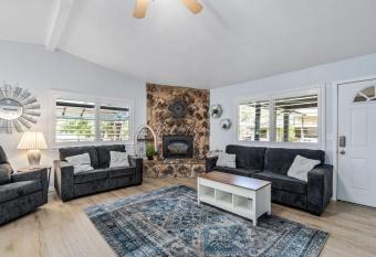 Sweet Haven - Home with EV Charger near Yosemite has Balcony rooms