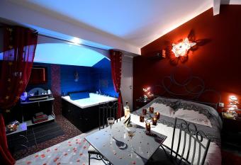 Une Parenthese pour Deux allows 18 year olds to book a room