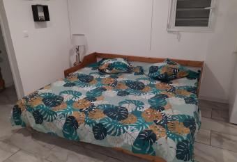 G  te Vieux Habitant- Guadeloupe has Balcony rooms