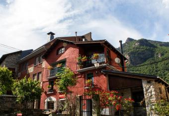 La Caseta de Sastre has Balcony rooms