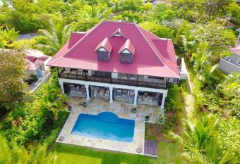 Luxurious Villa has Balcony rooms