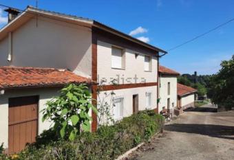 Casa rural a las afueras de Gij  n allows 18 year olds to book a room