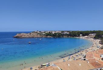 Arenal d en Castell Modern apartment with Swimming Pool allows 18 year olds to book a room