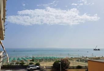 Monolocale 24 posti presso Residence la Spiaggia has Balcony rooms