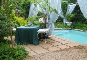 Amethyst Suites (Part of Emerald Guest House) has Balcony rooms