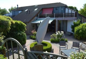 De Zilvermeeuw has Balcony rooms