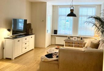 Grand prix Jessey allows 18 year olds to book a room