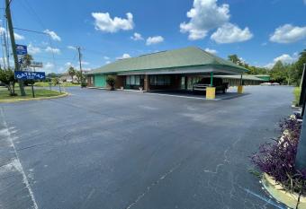 Gateway Inn allows 18 year olds to book a room