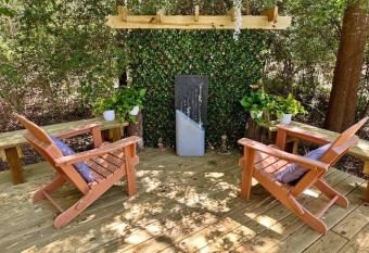 Casita Baytown: Private 2/1 with large deck! allows 18 year olds to book a room