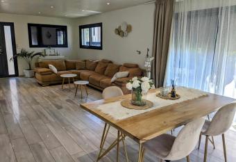 La Villa Blanca Montpellier Piscine & proximit   Mer has Balcony rooms