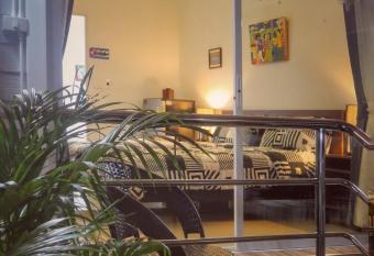 Yawee & Jo Guesthouse has Balcony rooms