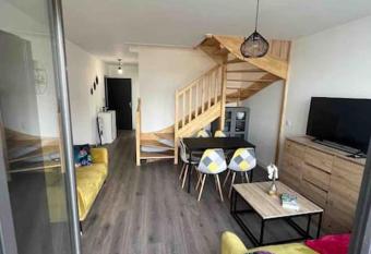 Coloving 90m2 - proche 17e allows 18 year olds to book a room