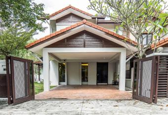 Double Storey Homestay at Cahaya SPK Shah Alam allows 18 year olds to book a room