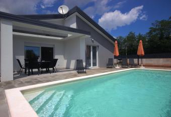 Villa Andrea has Balcony rooms