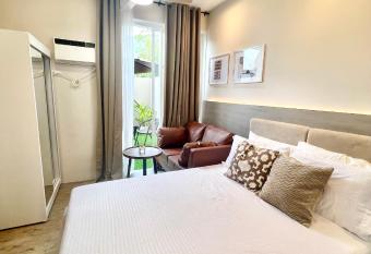 Stanford Suites 3 has Balcony rooms