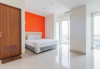RedLiving Apartemen Grand Kamala Lagoon - Rooms 911 Tower Barclay South with Netflix allows 18 year olds to book a room