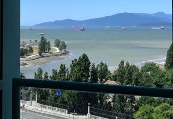 Stunning ocean (sound of waves) has rooms with a private hot tub