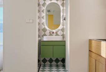 Unique & Luxe Flagship with Great View has rooms with a private hot tub