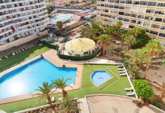 Los Molinos 813 cerca de Yumbo allows 18 year olds to book a room