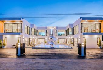 Dolla Pool villa Pattaya has Balcony rooms