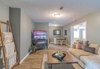 Charming Conway Getaway allows 18 year olds to book a room