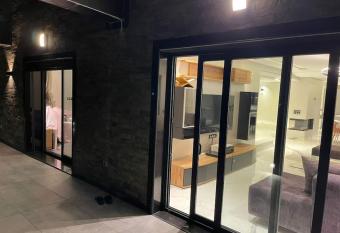 Appartement de Luxe une merveille     allows 18 year olds to book a room