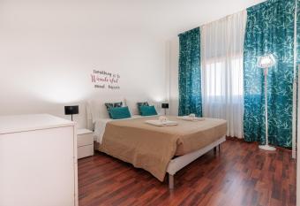 Hapton house Central 12 has Balcony rooms