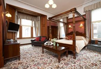 Keswick Park Hotel has rooms with a private hot tub