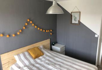 Thiais/Orly: grand F2 lumineux has Balcony rooms