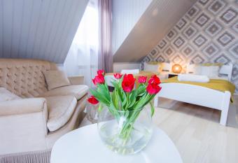 Go  ciniec Pod Lip   has Balcony rooms