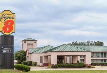 Super 8 by Wyndham Jasper TX allows 18 year olds to book a room