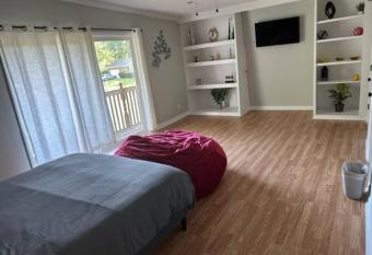 6 BR Home near Football Stadium! allows 18 year olds to book a room