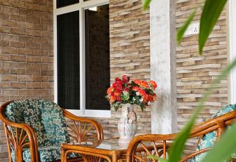 White Sand Inn has Balcony rooms