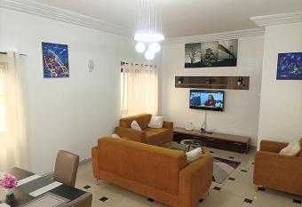 GP HOUSES 2 allows 18 year olds to book a room