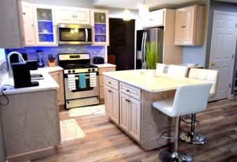 Come stay in my beautiful home. allows 18 year olds to book a room