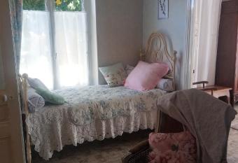 Rosalie Cottage has Balcony rooms