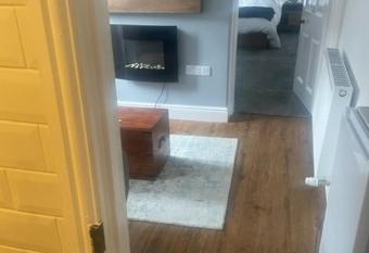 White House has Balcony rooms