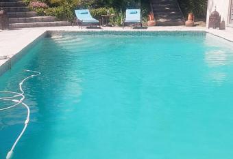 G  tes Les Jasmins has Balcony rooms