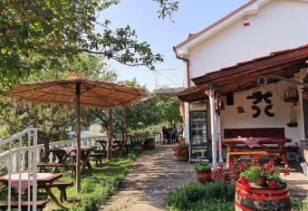 Apartman Den  i   Zavojsko jezero has Balcony rooms