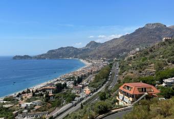 La Baia delle Sirene Luxury Apartment has Balcony rooms