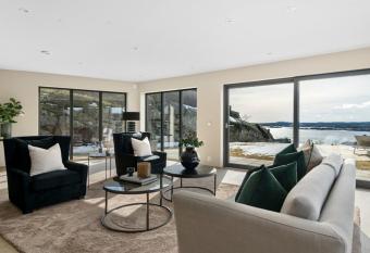 Moderne nydelig villa med Panorama Utsikt allows 18 year olds to book a room