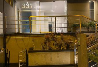 C  ntrico departamento San Isidro has rooms with a private hot tub