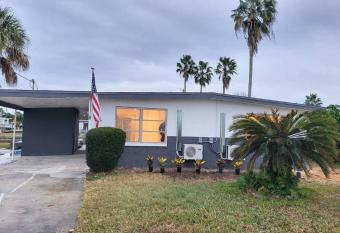 Hudson Water Front House allows 18 year olds to book a room