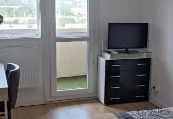 Chambre priv   avec loggia chez l habitant has Balcony rooms