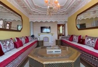                                                 has rooms with a private hot tub